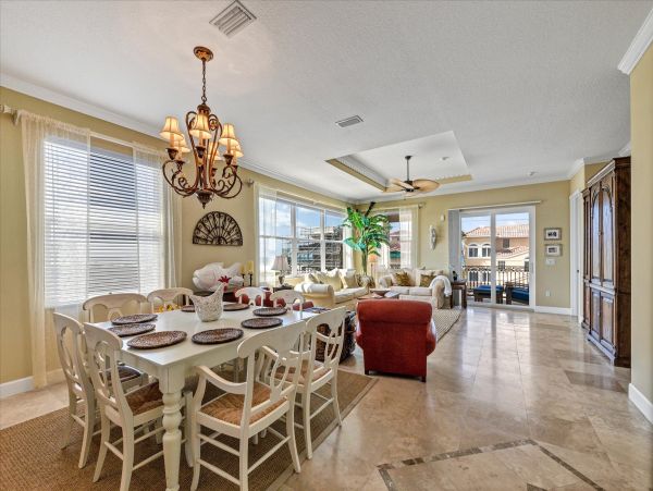 Charming 3-Bedroom Home with Pool Access on Siesta Key