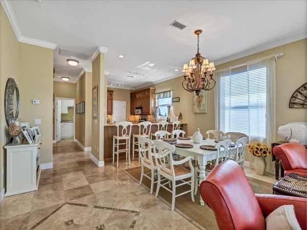Charming 3-Bedroom Home with Pool Access on Siesta Key