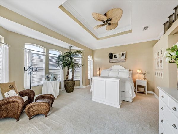 Charming 3-Bedroom Home with Pool Access on Siesta Key