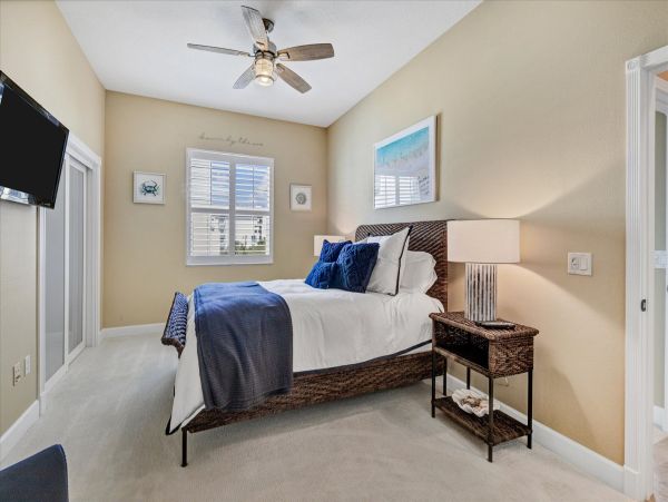 Charming 3-Bedroom Home with Pool Access on Siesta Key