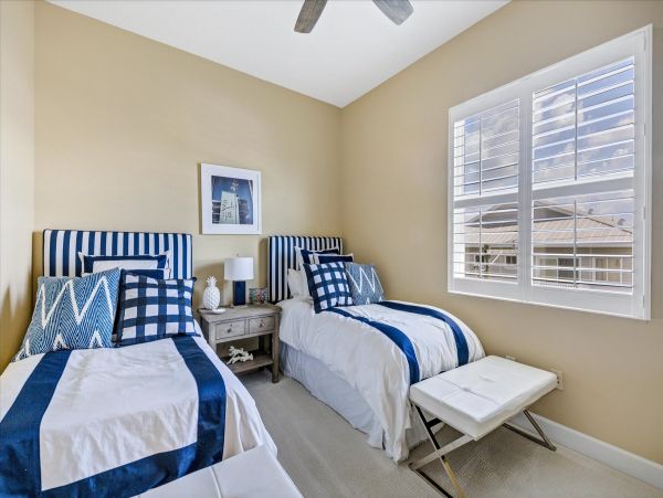Charming 3-Bedroom Home with Pool Access on Siesta Key