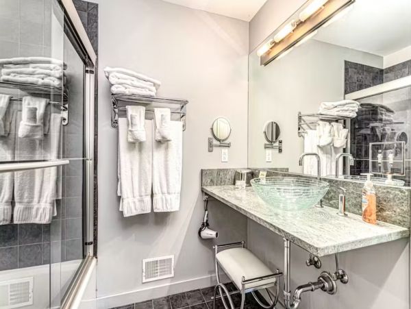 Lake Michigan Seven Bedroom Luxury Vacation Rental