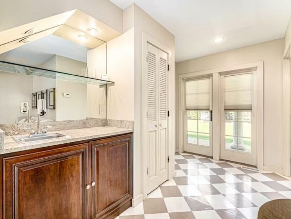 Lake Michigan Seven Bedroom Luxury Vacation Rental