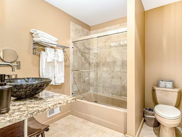 Lake Michigan Seven Bedroom Luxury Vacation Rental