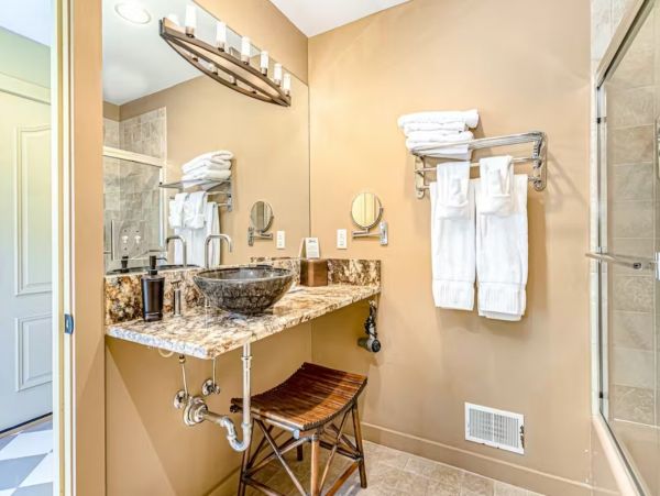 Lake Michigan Seven Bedroom Luxury Vacation Rental