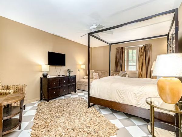 Lake Michigan Seven Bedroom Luxury Vacation Rental