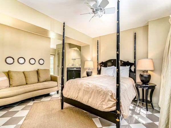 Lake Michigan Seven Bedroom Luxury Vacation Rental