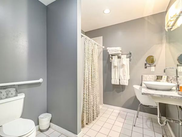 Lake Michigan Seven Bedroom Luxury Vacation Rental