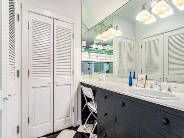 Lake Michigan Seven Bedroom Luxury Vacation Rental