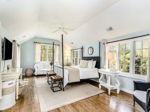 Lake Michigan Seven Bedroom Luxury Vacation Rental