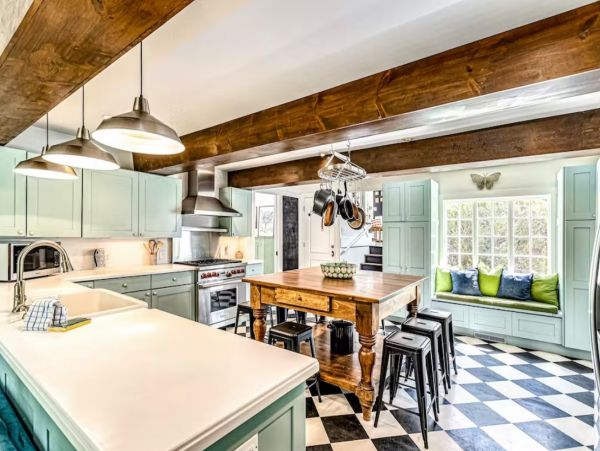 Lake Michigan Seven Bedroom Luxury Vacation Rental