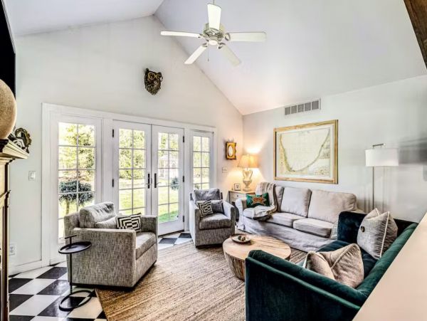 Lake Michigan Seven Bedroom Luxury Vacation Rental