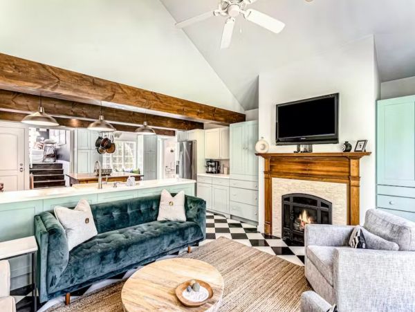 Lake Michigan Seven Bedroom Luxury Vacation Rental