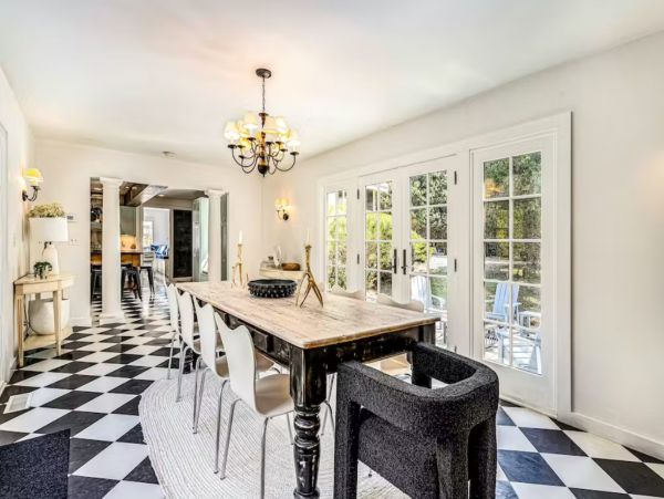 Lake Michigan Seven Bedroom Luxury Vacation Rental