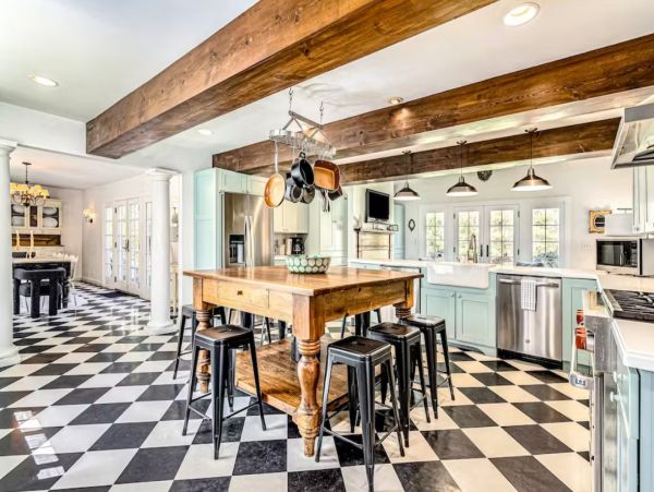 Lake Michigan Seven Bedroom Luxury Vacation Rental