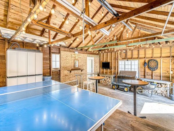 Lake Michigan Seven Bedroom Luxury Vacation Rental