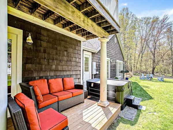 Lake Michigan Seven Bedroom Luxury Vacation Rental