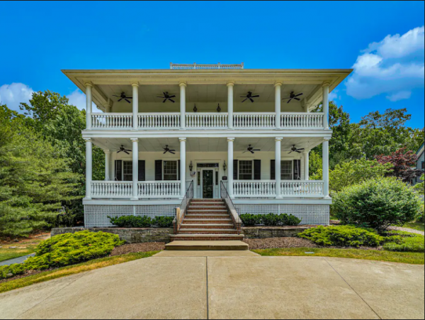 Lake Michigan Home with 6 Bedrooms & Pool
