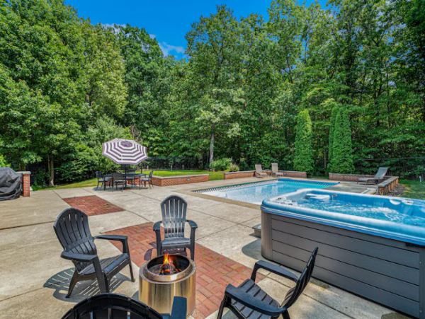 Lake Michigan Home with 6 Bedrooms & Pool