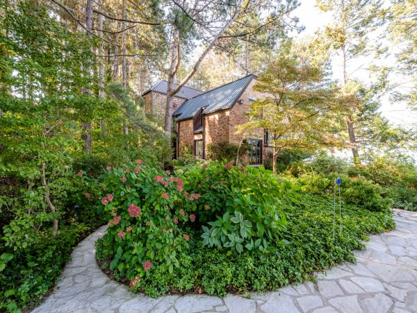 Lakefront Seven Bedroom Vacation Rental Home