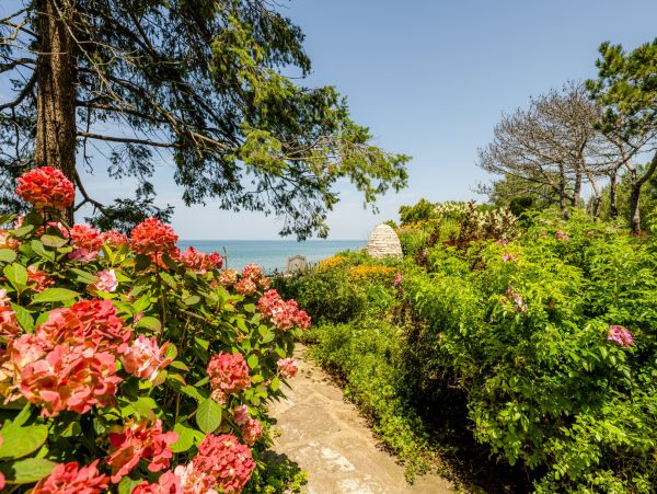 Lakefront Seven Bedroom Vacation Rental Home