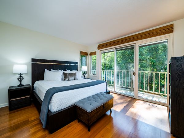 Lakefront Seven Bedroom Vacation Rental Home