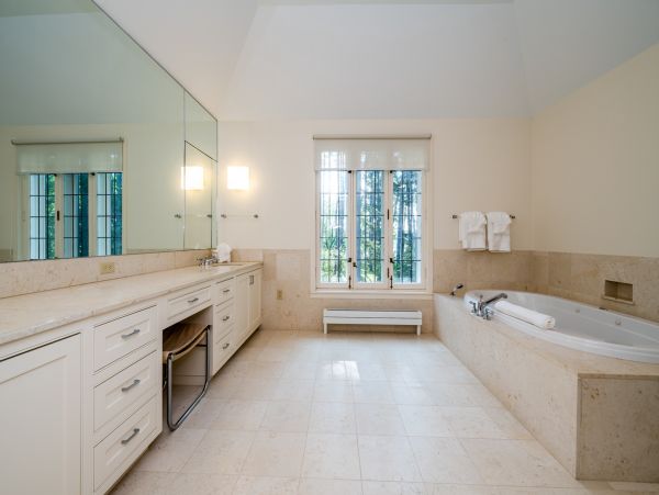 Lakefront Seven Bedroom Vacation Rental Home