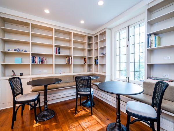 Lakefront Seven Bedroom Vacation Rental Home
