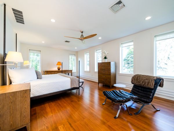 Lakefront Seven Bedroom Vacation Rental Home