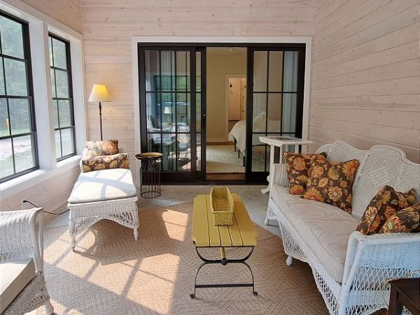 Lakeside Vacation Home Six Bedroom Walk to Beach