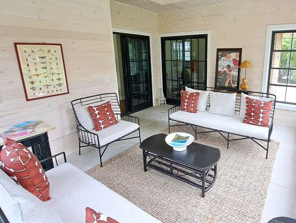 Lakeside Vacation Home Six Bedroom Walk to Beach