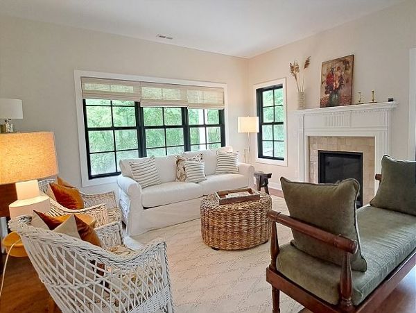Lakeside Vacation Home Six Bedroom Walk to Beach