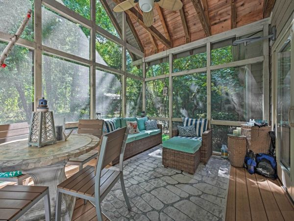 New Buffalo Vacation Home Walk to Beach Six Bedroom