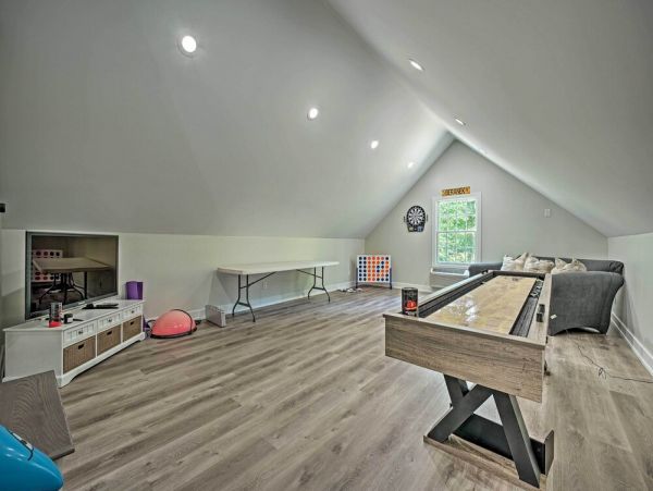 New Buffalo Vacation Home Walk to Beach Six Bedroom