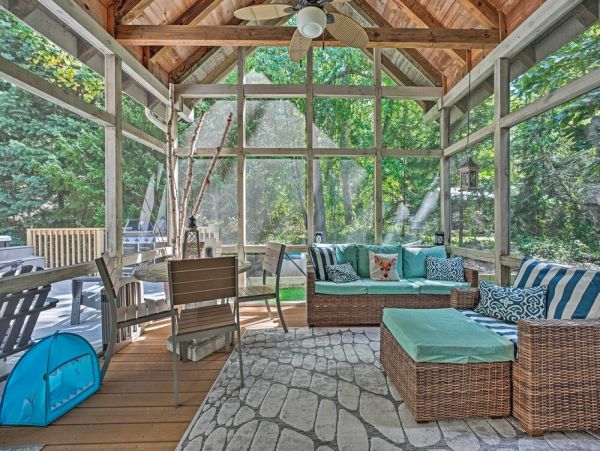 New Buffalo Vacation Home Walk to Beach Six Bedroom