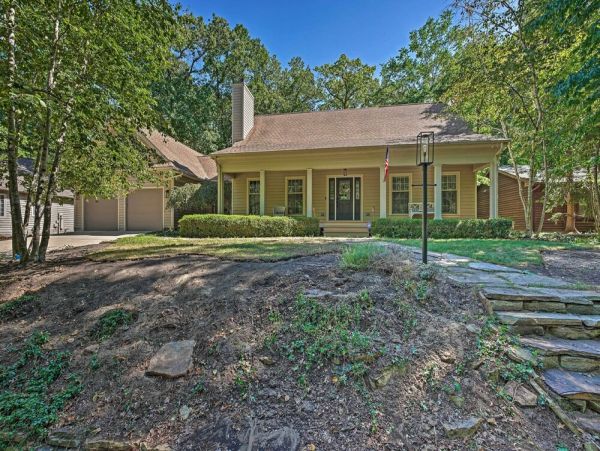 New Buffalo Vacation Home Walk to Beach Six Bedroom