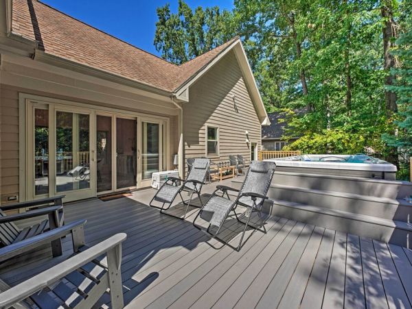 New Buffalo Vacation Home Walk to Beach Six Bedroom