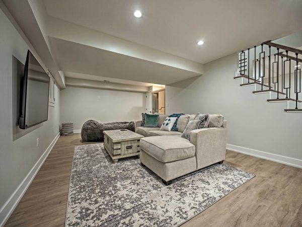 New Buffalo Vacation Home Walk to Beach Six Bedroom
