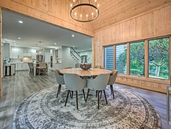 New Buffalo Vacation Home Walk to Beach Six Bedroom