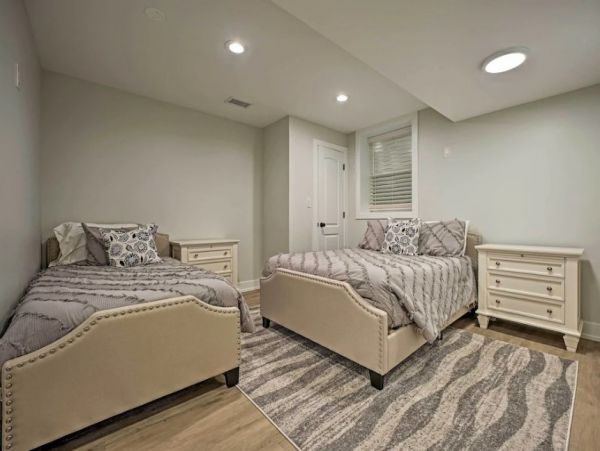 New Buffalo Vacation Home Walk to Beach Six Bedroom