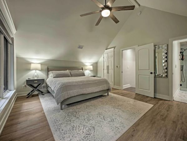 New Buffalo Vacation Home Walk to Beach Six Bedroom