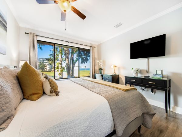 Miramar Vacation Home Three Bedroom Lake Views