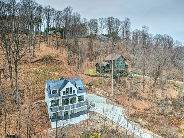 Five Bedroom Lake Front Home in Sutton Bay