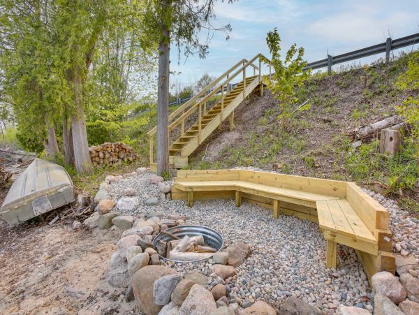 Five Bedroom Lake Front Home in Sutton Bay