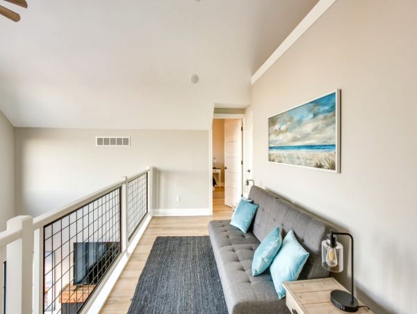 Five Bedroom Lake Front Home in Sutton Bay