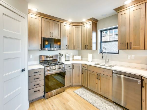 Five Bedroom Lake Front Home in Sutton Bay