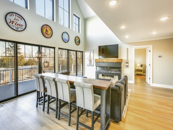 Five Bedroom Lake Front Home in Sutton Bay