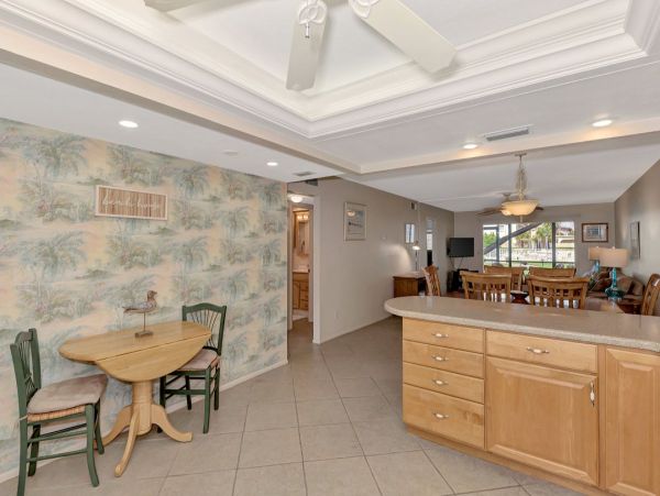 Siesta Key 2/2 Condo Across from Beach