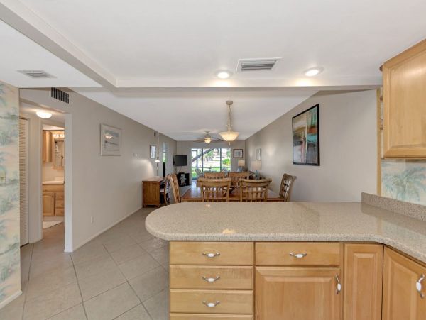Siesta Key 2/2 Condo Across from Beach