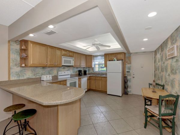 Siesta Key 2/2 Condo Across from Beach
